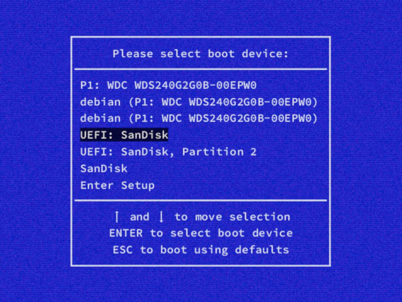 Mi primero laptop con Linux: arrancando el laptop desde los medios USB en las opciones del menú de inicio para instalar Debian